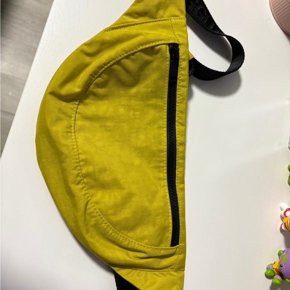 BAGGU Crescent Fanny pack (color sour) - Picture 1 of 2